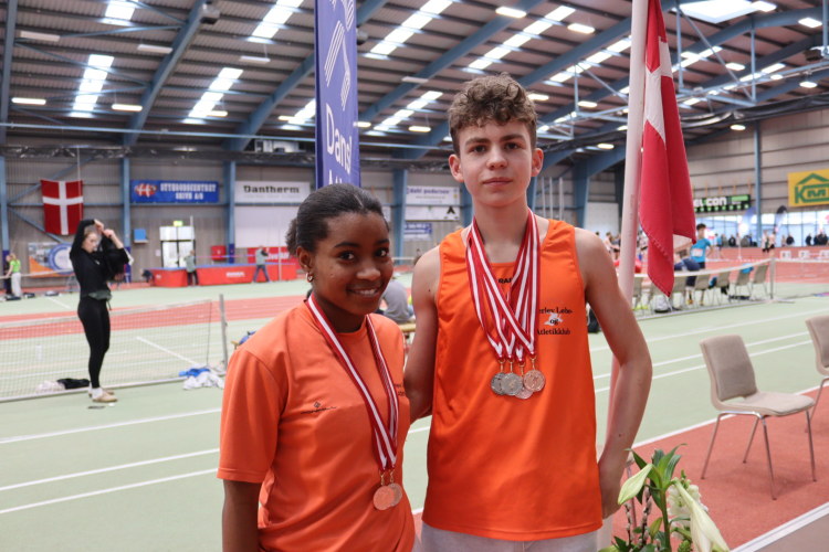 Alice Peters og Esben Kjærsgaard vandt medaljer med hjem til Herlev ved ungdoms-DM i atletik i Skive.