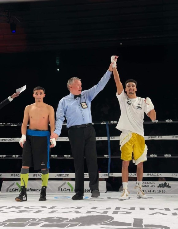 Elias Idrissi vandt på knockout i første omgang til det professionelle stævne i K.B. Hallen.