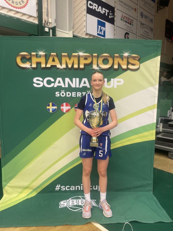Caroline Reumert fra BMS Herlev blev kåret som Scania Queen - Nordens bedste basketball spiller - for U16-piger.