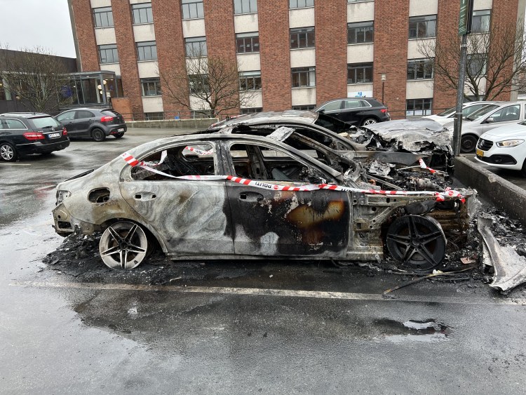 Nedbrændte biler ved Bangs Torv i påsken 2024.