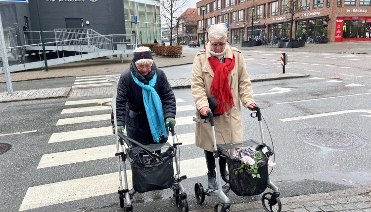Rollatortur med Amy Thomsen og Birthe Thestrup. Foto: Thomas Frederiksen