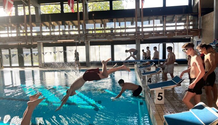 Herlev Byskole, triatlon, Skolernes Motionsdag, svømning i Herlev Badet. Foto: Thomas Frederiksen