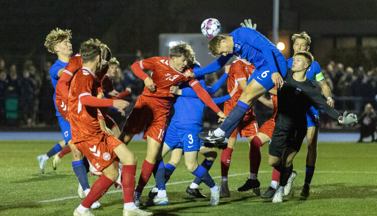 Angreb på det finske mål under U18 træningskampen mellem Danmark og Finland den 13. november 2024 på Herlev Stadion. Foto: Claus Birch.