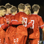 Målscorer Olti Hyseni (Danmark) tiljubles efter 1-0 målet under U18 træningskampen mellem Danmark og Finland den 13. november 2024 på Herlev Stadion. Foto: Claus Birch