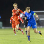 Hjalte Boe (Danmark) og Ilari Kangasniemi (Finland) under U18 træningskampen mellem Danmark og Finland den 13. november 2024 på Herlev Stadion. Foto: Claus Birch.